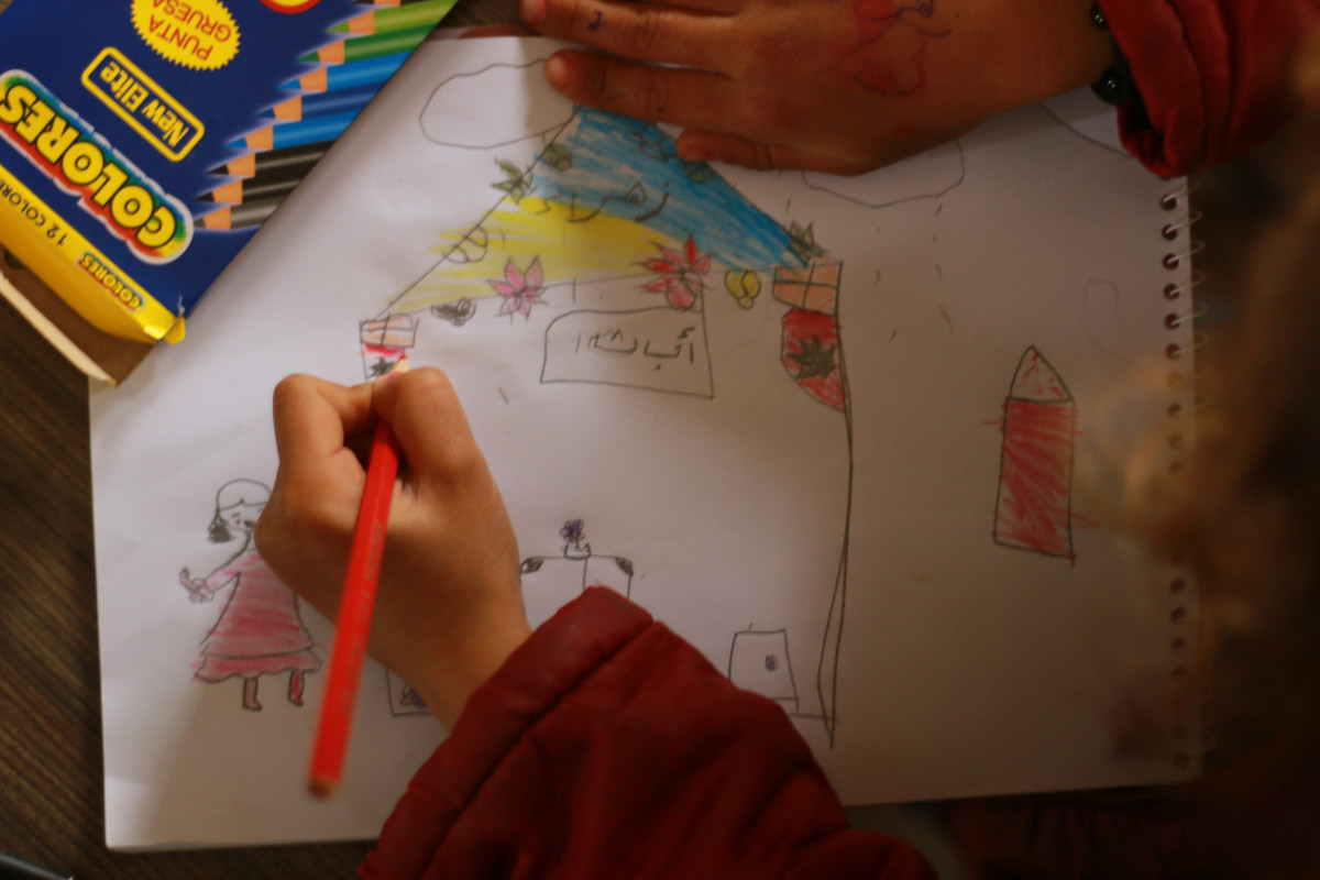 لە وێنەکاندا یەکەم ڕۆژ لە قوتابخانە بۆ منداڵانی ئاوارەبووی سوریا